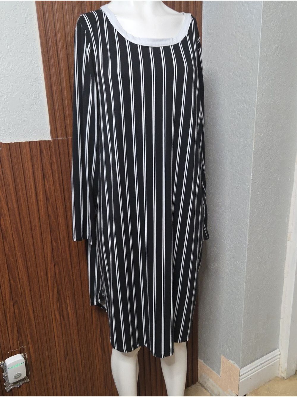 Absolutely Black and White Vertical-Strip Midi Dress 3xlarge [1884]